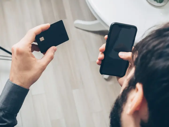 Which Estonian banks support Trustly payments