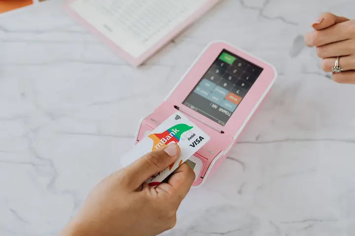 Debit card vs Trustly at Estonian casinos — which to use?